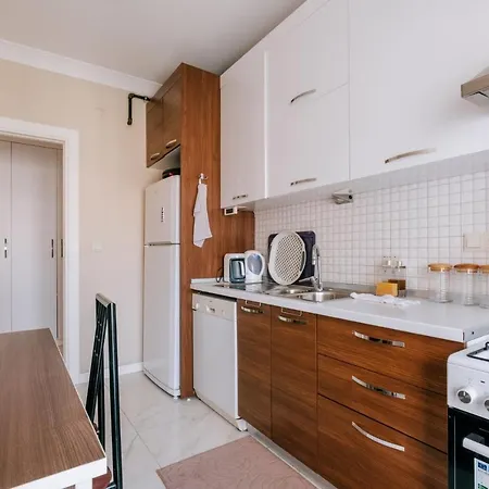 Lovely Flat W Balcony 10 Min To Moda Coast Daire *