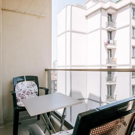 Lovely Flat W Balcony 10 Min To Moda Coast İstanbul