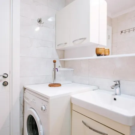 Lovely Flat W Balcony 10 Min To Moda Coast İstanbul