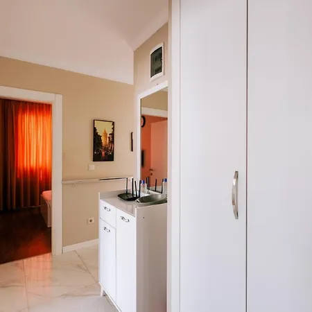 Lovely Flat W Balcony 10 Min To Moda Coast * İstanbul